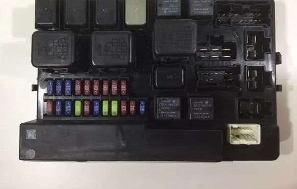 Nissan 350Z Fuse module 284B7AL505