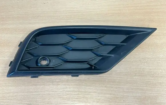 Volkswagen Tiguan Front fog light trim/grill 5NA853666A
