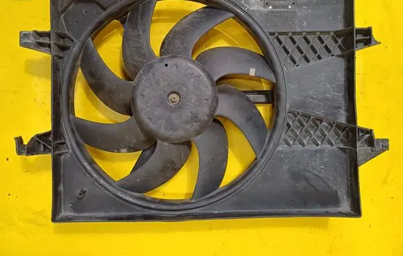 Ford Fusion Electric radiator cooling fan 8240451
