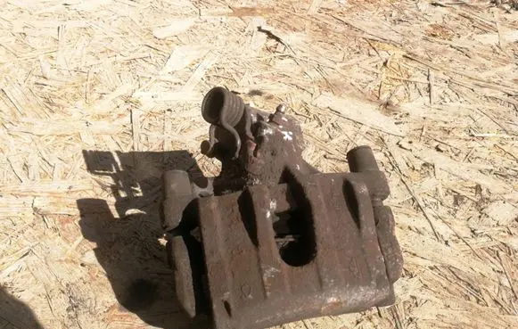 Ford Grand C-MAX Rear brake caliper