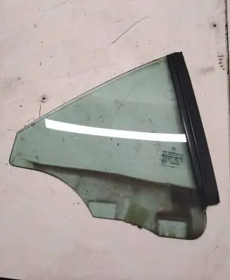 Mercedes-Benz SLK R171 Rear vent window glass E000186 DOT57AS2M20