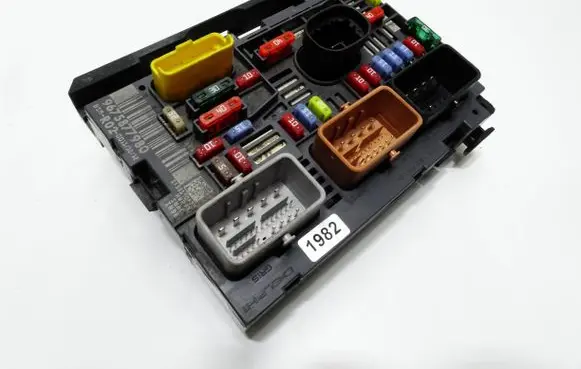Citroen C4 Grand Picasso Fuse box set 9675877980