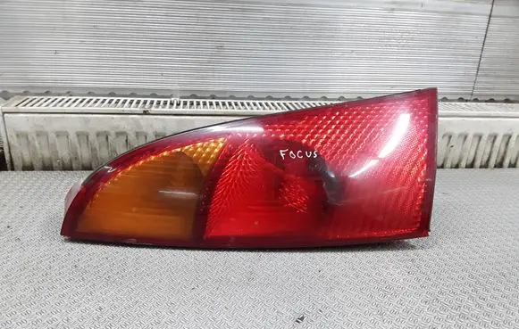 Ford Focus Rear/tail lights XS4X13405