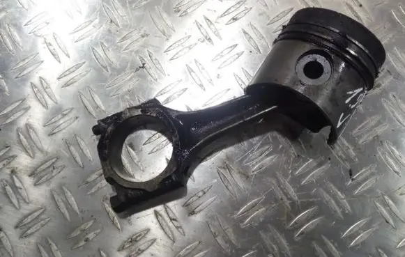 Volkswagen Transporter - Caravelle T4 Piston with connecting rod