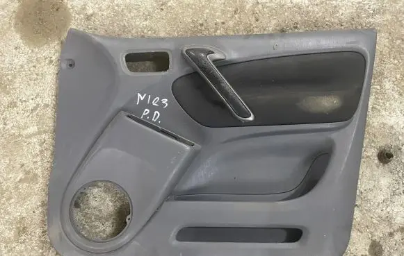 Toyota RAV 4 (XA20) Front door card panel trim 67777x1b02