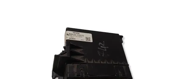 Toyota Avensis T270 Air conditioning/heating control unit 8865005252