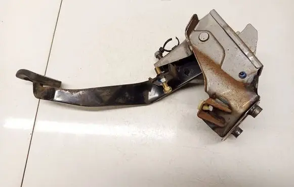 Nissan X-Trail T30 Brake pedal 
