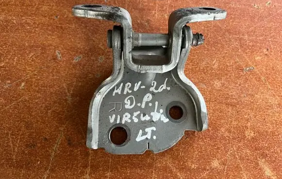 Honda HR-V Front door upper hinge
