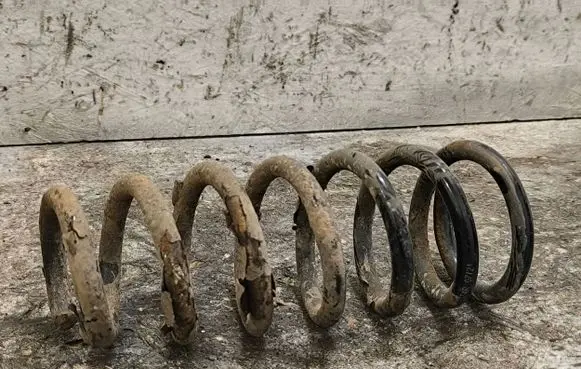 Toyota Avensis T250 Rear coil spring