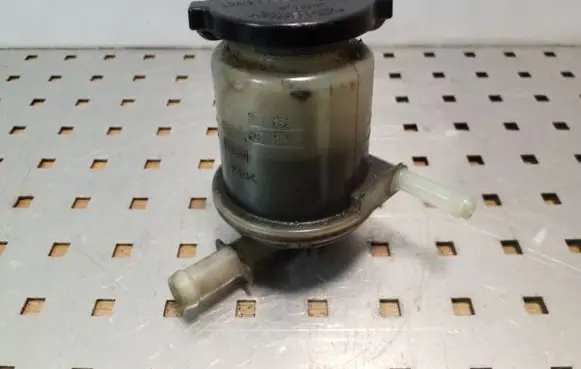 Toyota RAV 4 (XA20) Power steering fluid tank/reservoir