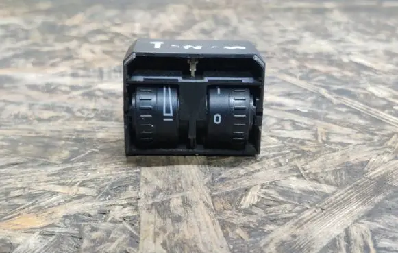 Volkswagen Touran I Headlight level height control switch 1T0941333