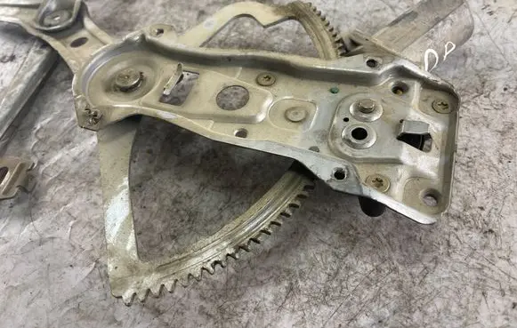 Mercedes-Benz E W210 Front door window regulator with motor 0130821671