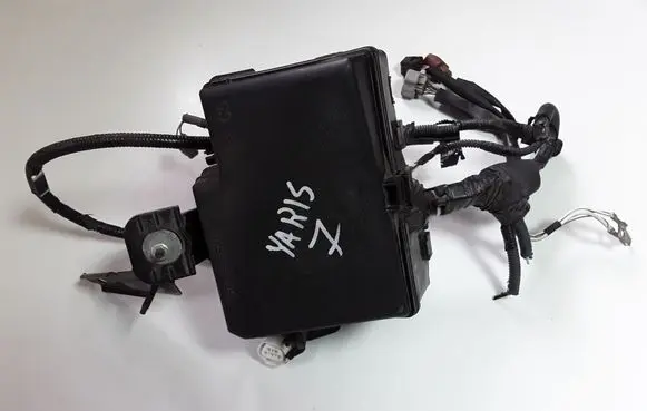 Toyota Yaris Fuse module 821150DQ51