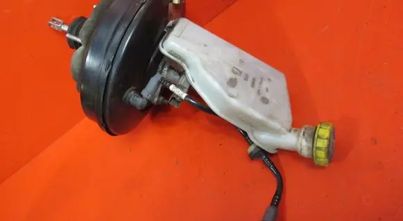 Peugeot 207 Brake booster 9682338280