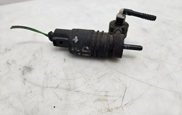 Volkswagen Golf Plus Windscreen/windshield washer pump 1T0955651A