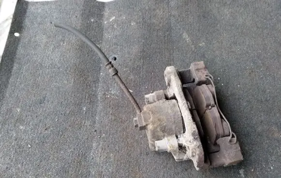 Chrysler Sebring (ST-22 - JR) Front brake caliper