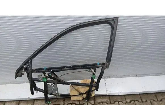 Audi A4 S4 B5 8D Front door window/glass frame 81832407