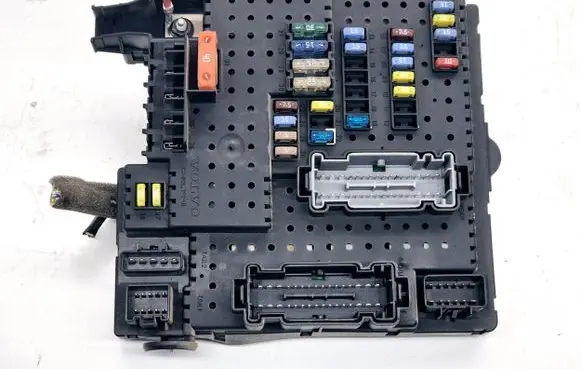 Volvo V70 Fuse module 8676391 30728273