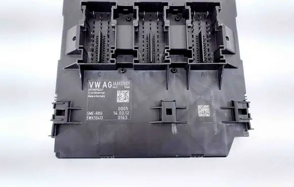 Volkswagen PASSAT B7 Central body control module 3AA937087F