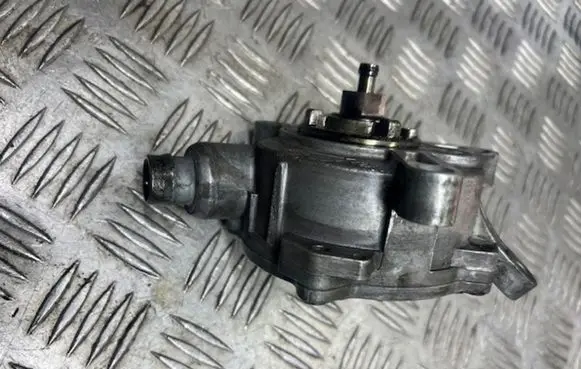 Volvo XC90 Vacuum pump 08699237