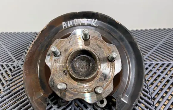 Toyota Auris E180 Front wheel hub B02L 150306 A189