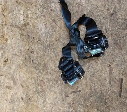 Peugeot 208 II Third row seat belt 