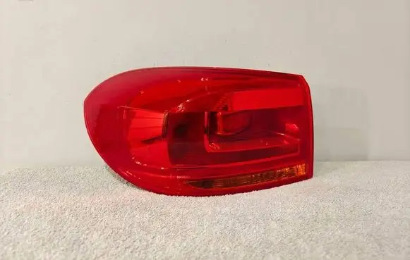 Volkswagen Tiguan Rear/tail lights 5N0945095Q