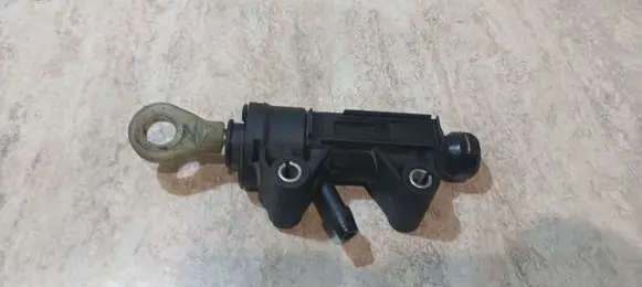 BMW 1 E81 E87 Clutch master cylinder 13670610