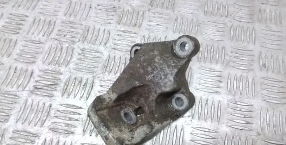 Volvo XC70 Engine mounting bracket 08649262