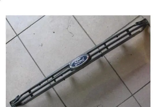 Ford Escort Front bumper upper radiator grill