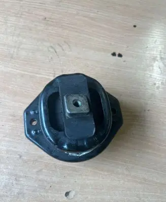 BMW 7 E65 E66 Engine mount bracket 6862351