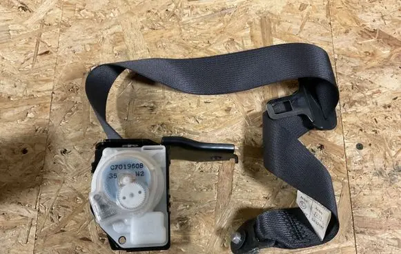 Subaru Legacy Rear seatbelt 0432147