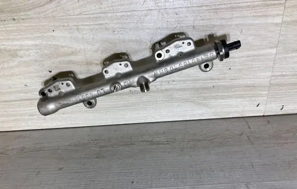 BMW 1 F70 Fuel main line pipe 8665631 0261547002