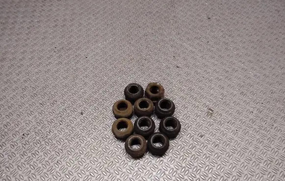 Toyota Corolla Verso AR10 Nuts/bolts 