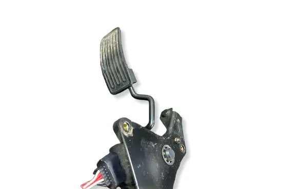 Nissan Qashqai Accelerator throttle pedal 00096
