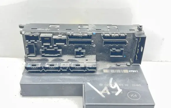 Mercedes-Benz E W210 Fuse module 0225455332