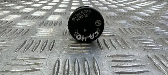 Passenger airbag on/off switch