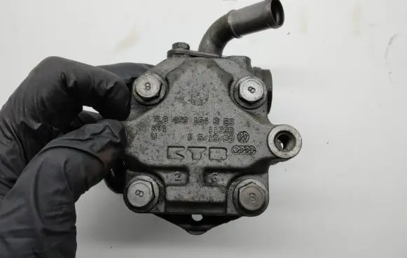 Audi Q7 4L Power steering pump 7l8422154des