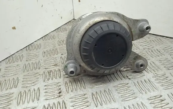 Mercedes-Benz C W205 Engine mount bracket A20524066617