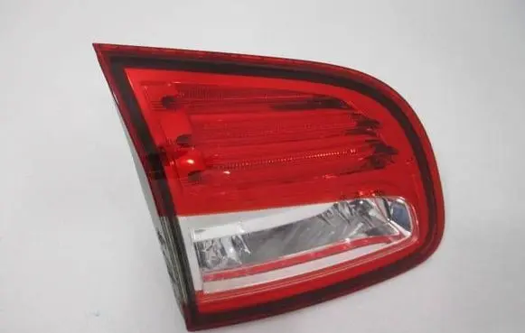 Tailgate rear/tail lights