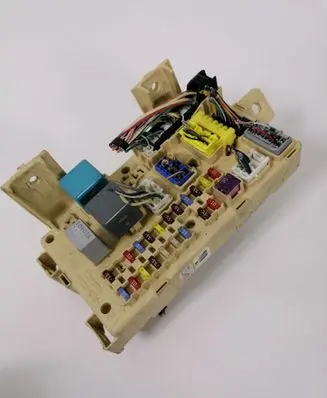 Toyota Corolla Verso AR10 Fuse module 892210F020