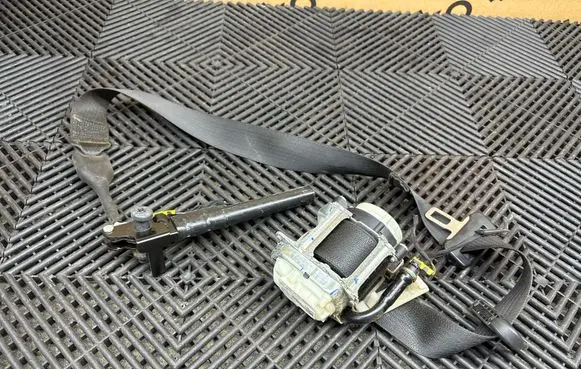Ram 1500 DT Front seatbelt P52N17TX7AC