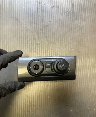 Wing mirror switch