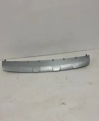 Front bumper lip
