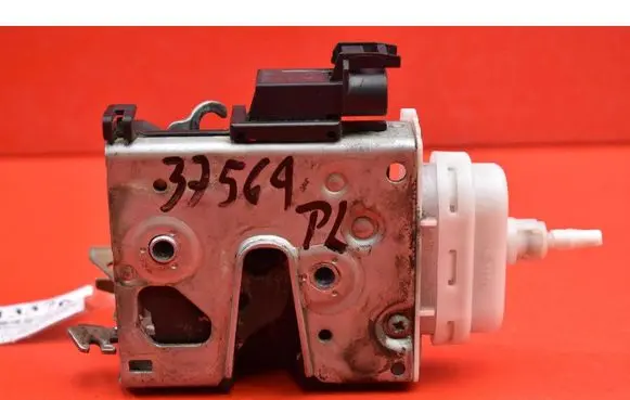 Audi A4 S4 B5 8D Front door lock 8D1837015F