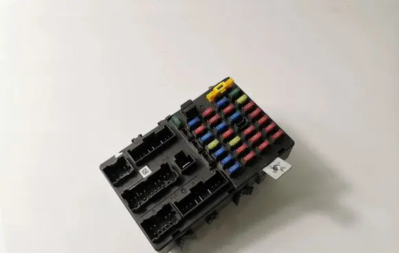 Hyundai Getz Fuse module 911981C220
