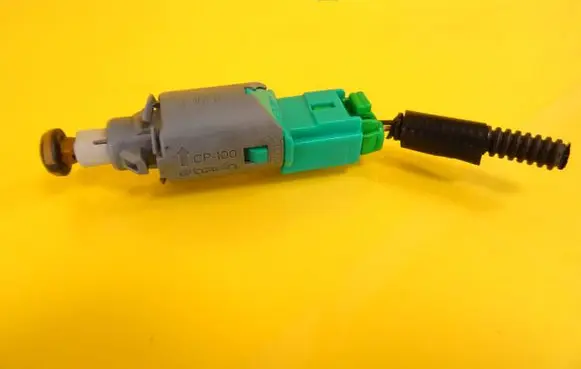 Renault Clio II Clutch pedal sensor 8200168240B