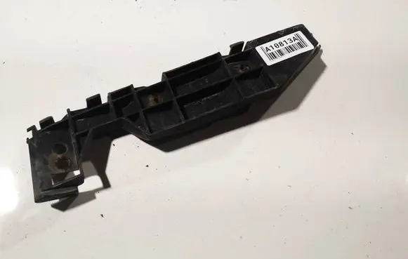 Front bumper mounting bracket