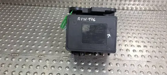 Volkswagen PASSAT B8 ABS Pump S26383077 5Q0614517DH