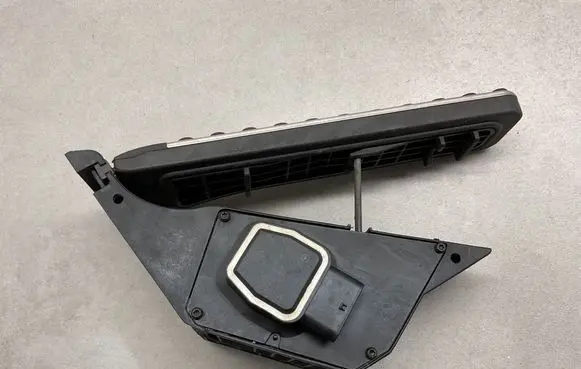 Mercedes-Benz C W204 Accelerator throttle pedal A2043000182 A2043001204